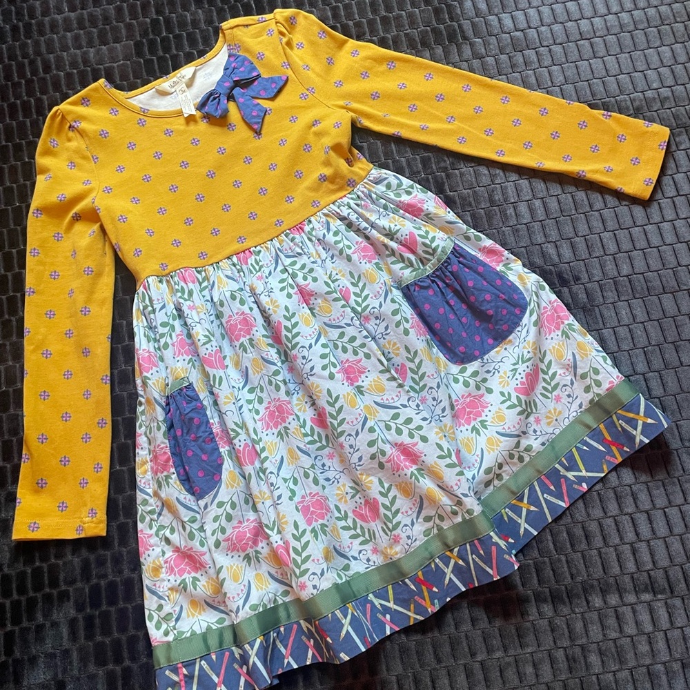 Matilda Jane Gold Star Long-Sleeved Dress.  Excellent condition.  Size 8.